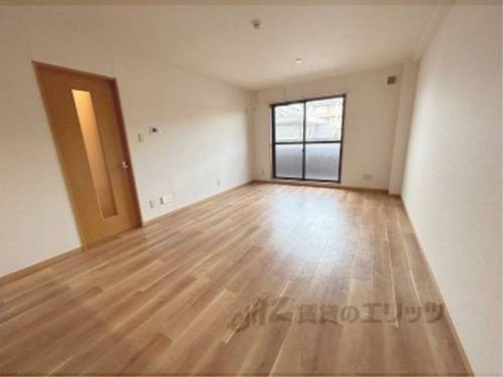 フォレスタコート104の玄関