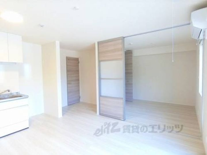 シャルール106の玄関