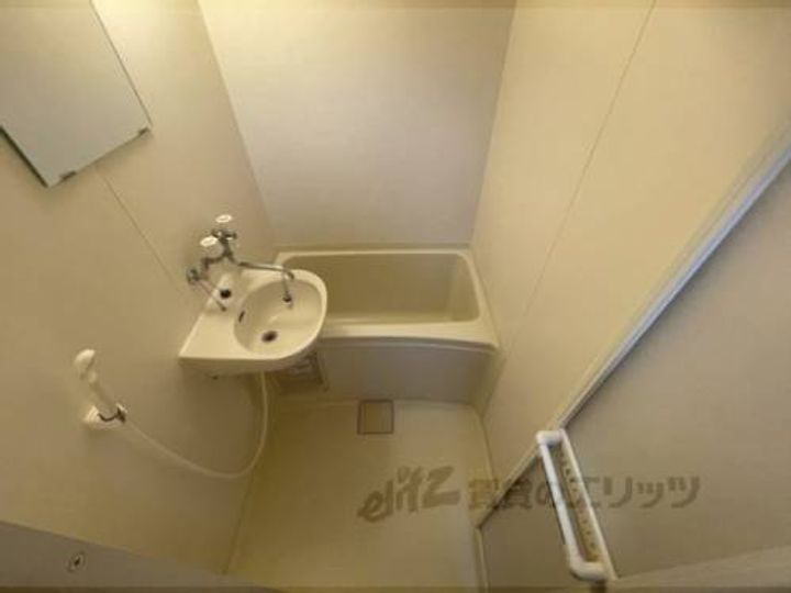 レオパレスウェストコート103の風呂