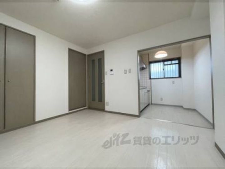 フローラルコート?番館303の玄関