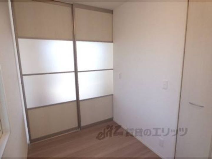 プラートコート今津105の寝室