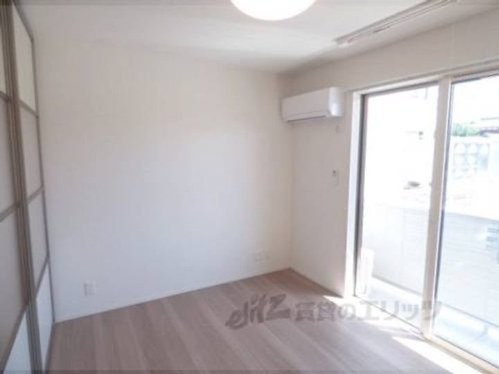 プラートコート今津105の玄関