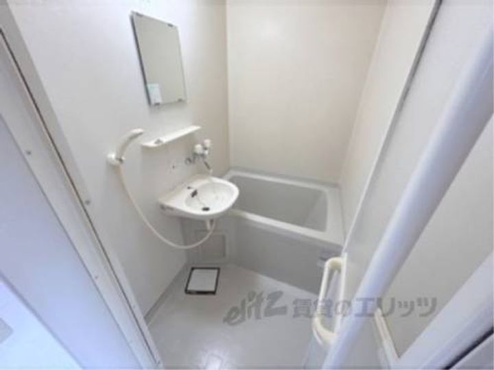 レ・ベッレアカーザ105の風呂