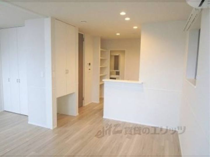 メルヴェイユ上押小路301の玄関