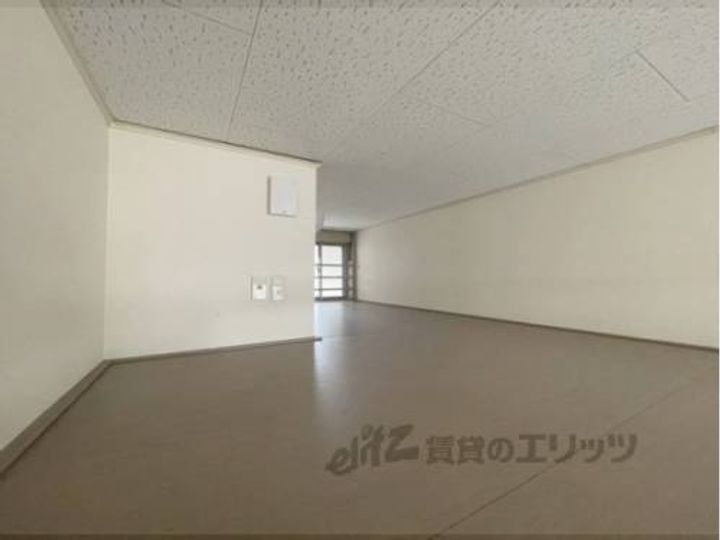 レオパレス裕204の寝室