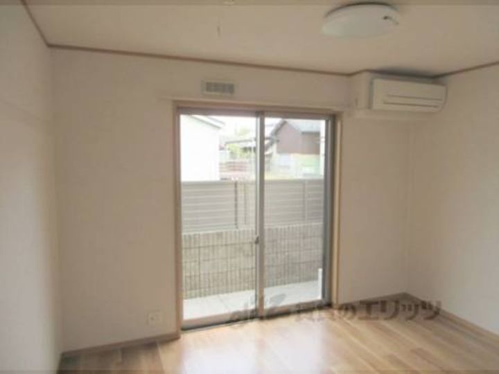 エルメゾン法隆寺102の寝室