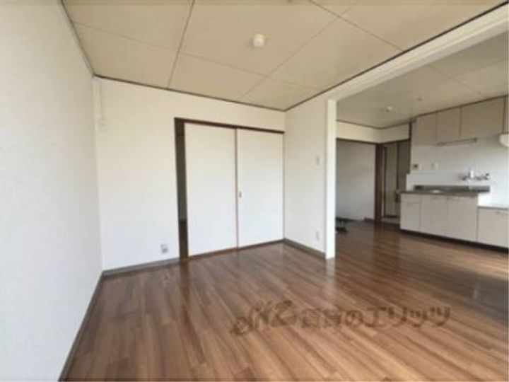 新和マンション101の玄関