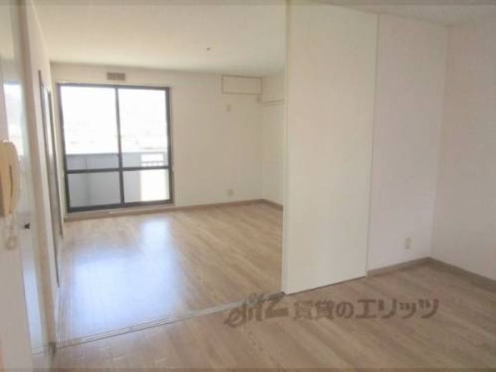 アムール安富202の玄関