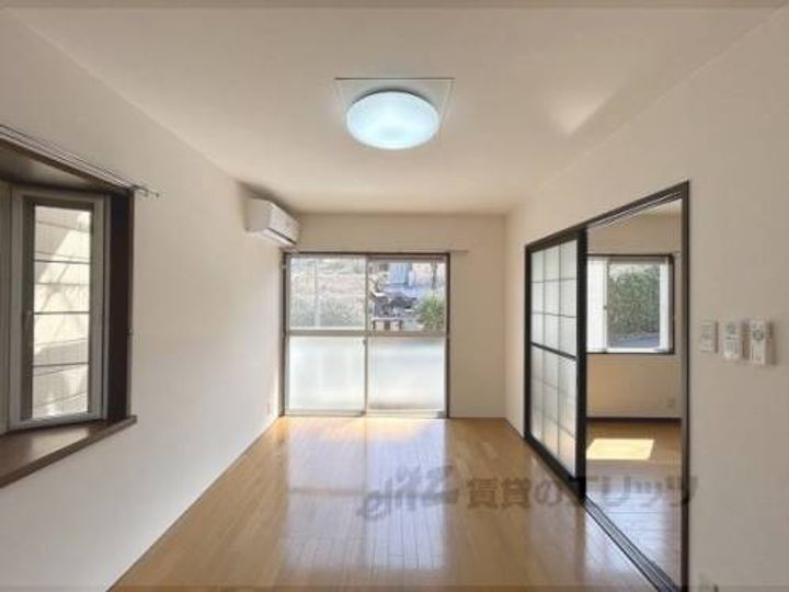 司ハイツ102の寝室