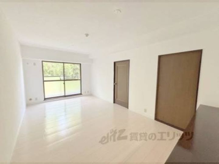 プレジール学園前の玄関