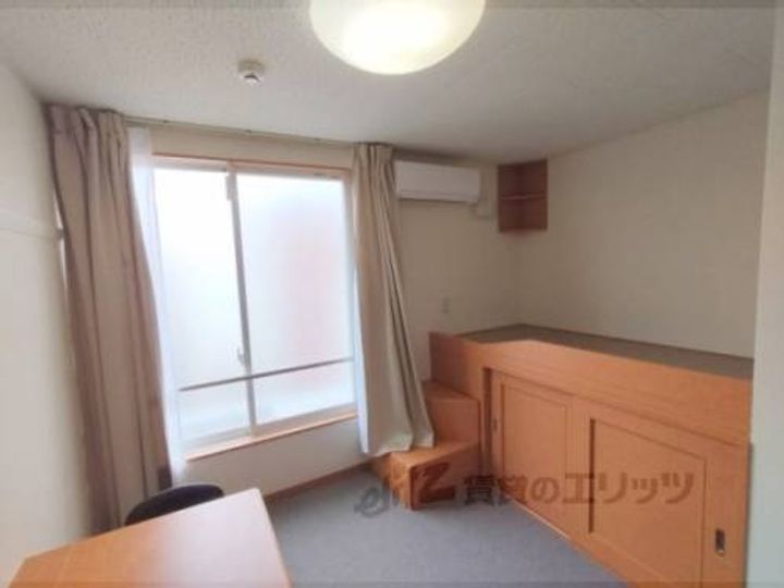 レオパレスエザーンス204の寝室