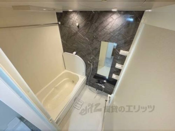 ヴィラ御所南401の風呂