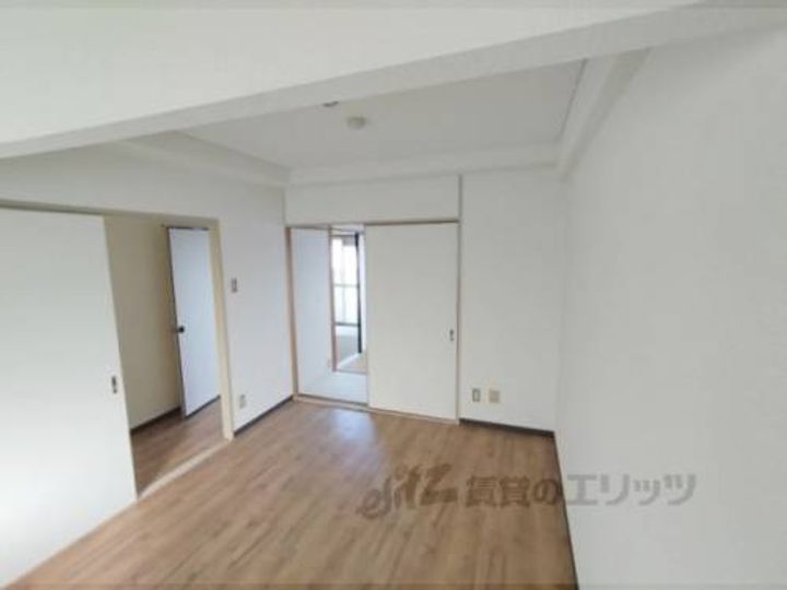 ハタハイツの玄関