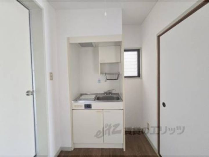 ロイヤルハイツ萱島205のキッチン