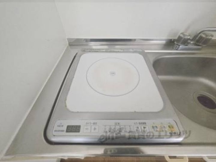 ロイヤルハイツ萱島205のキッチン