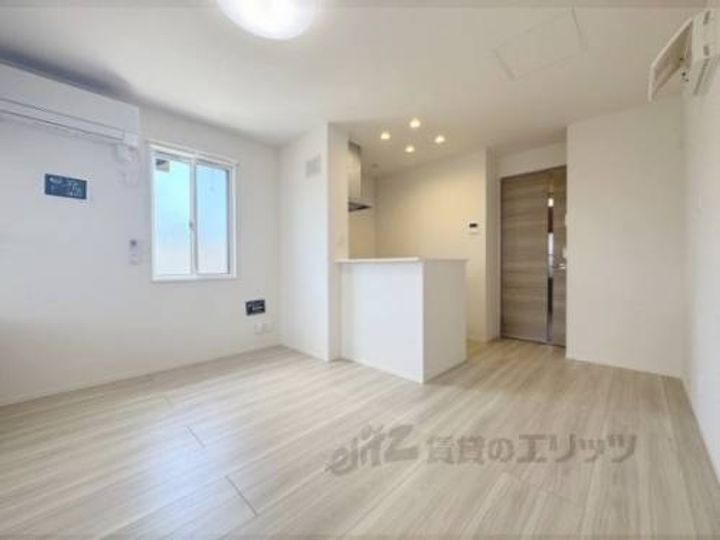 GRAMM京都紫竹A棟の玄関