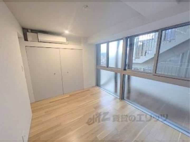 シャリマー西大路の寝室