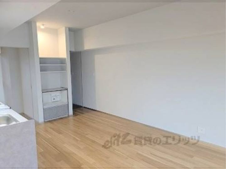 シャリマー西大路の玄関