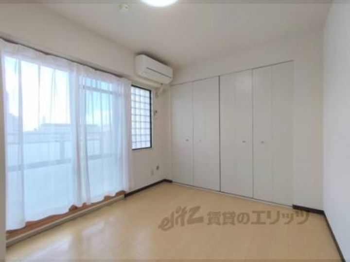 リバーサホ萬603の寝室