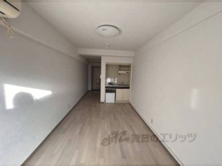 セゾン若松502の玄関