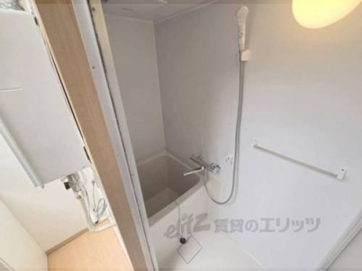 京都府京都市右京区太秦安井北御所町(一戸建)の賃貸物件西側の風呂