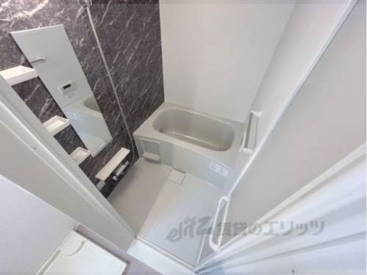 メゾン リアリ?の風呂