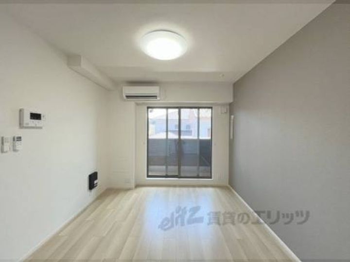 ウィスタリアⅡの玄関