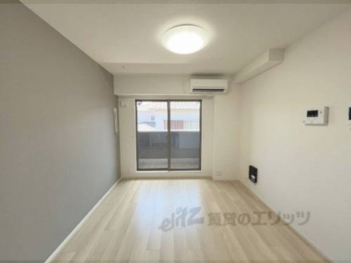 ウィスタリアⅡの玄関