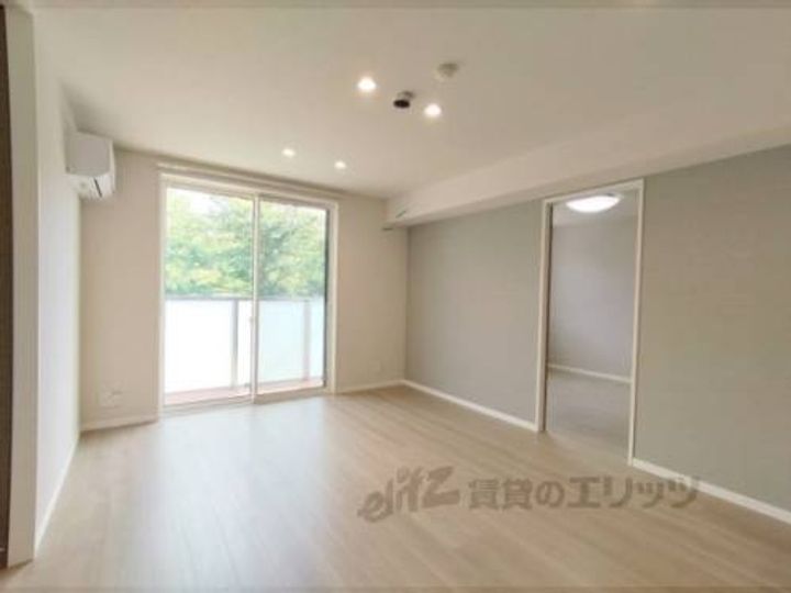 エクセレント 新大宮の玄関