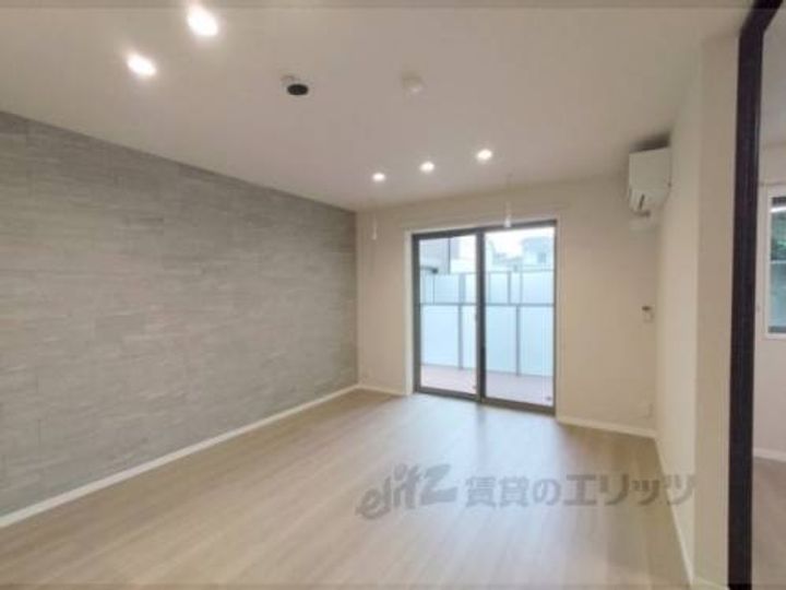 シャーメゾン 新大宮の玄関