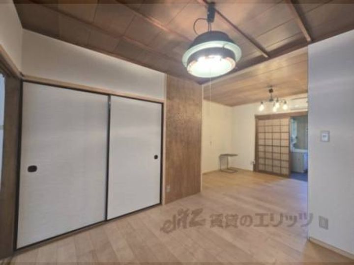 大阪府枚方市黄金野1丁目(一戸建)の賃貸物件戸建の玄関