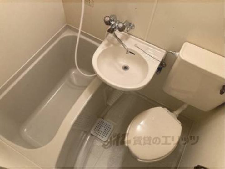 プレステ赤膚マンション205の風呂