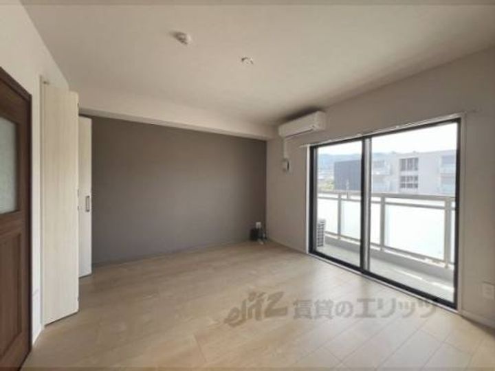 エルピスN5の玄関