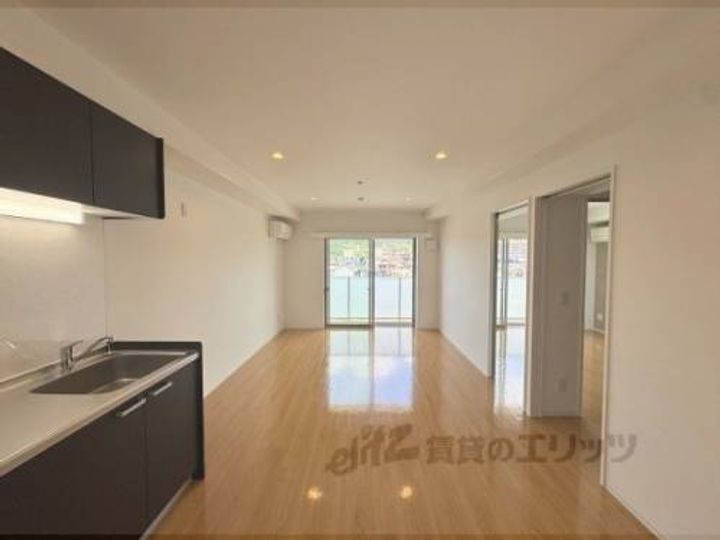 インサイトルポ山科新十条の玄関