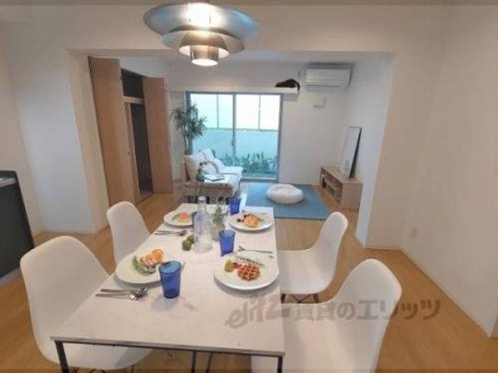 インサイトルポ山科新十条208の玄関