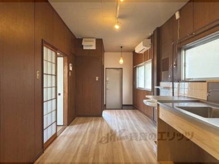 松室中溝町マンション2Fの玄関