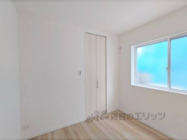 ソレイユビセレクト法蓮町?102の寝室