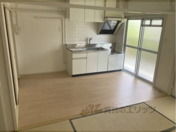 寝屋川団地C28号棟108の玄関