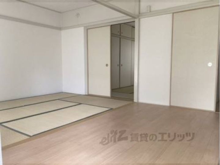 寝屋川団地C33号棟303の玄関