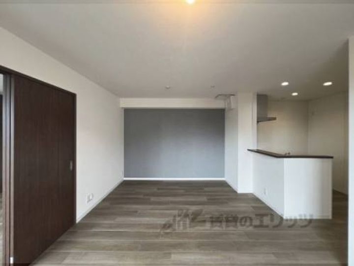 源ハイツの玄関